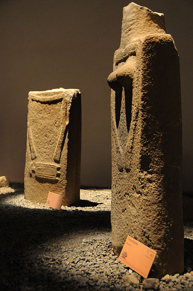 File:Statua stele femminile treschietto.jpg