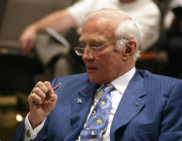File:BuzzAldrin-1.jpg