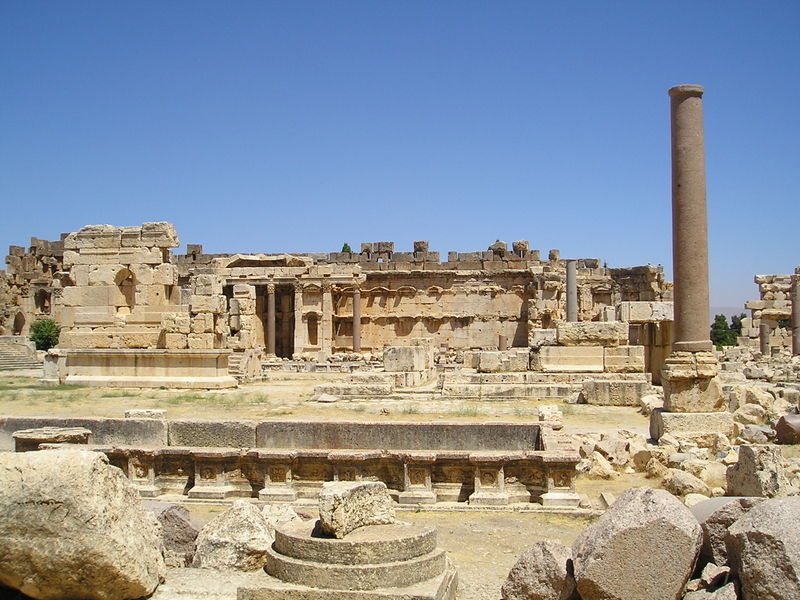 File:800px-BaalbekGreatCourt.jpg