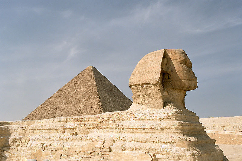 File:800px-Cairo, Gizeh, Sphinx and Pyramid of Khufu, Egypt, Oct 2004.jpg