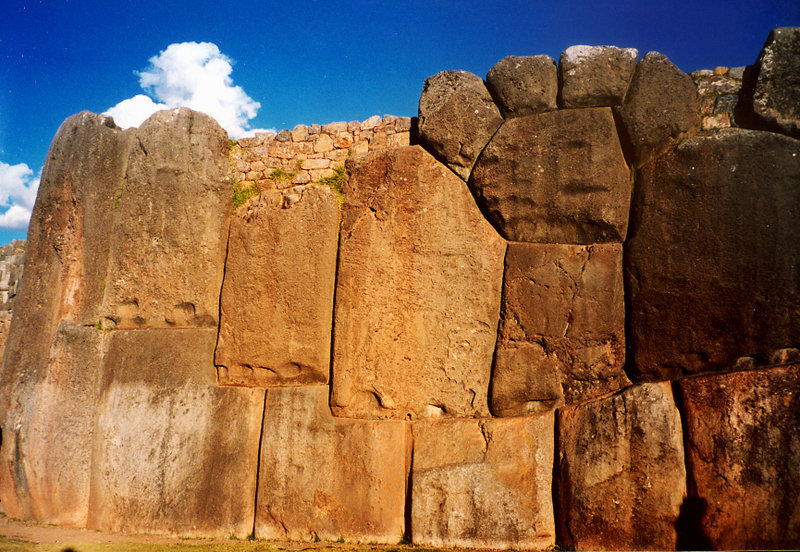 File:800px-Sacsahuaman wall1.jpg