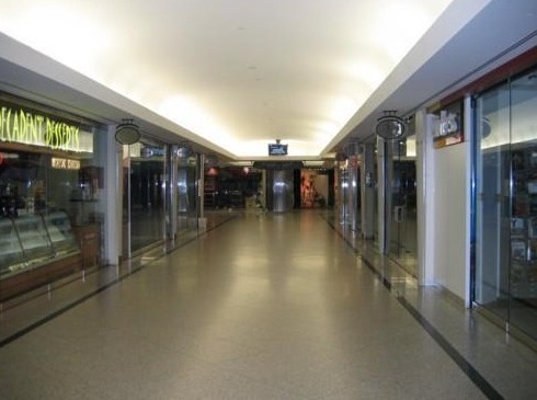 File:4507903-Storefronts Toronto.jpg