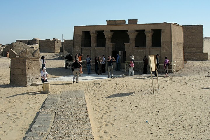 File:133 Tuna El Gabel - Tomb of Petosires 2.jpg