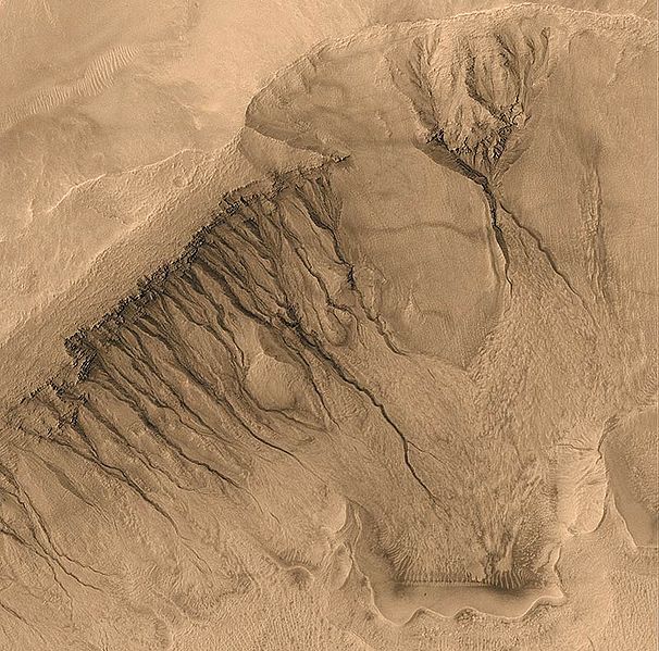 File:Mars gullies 800px.jpg