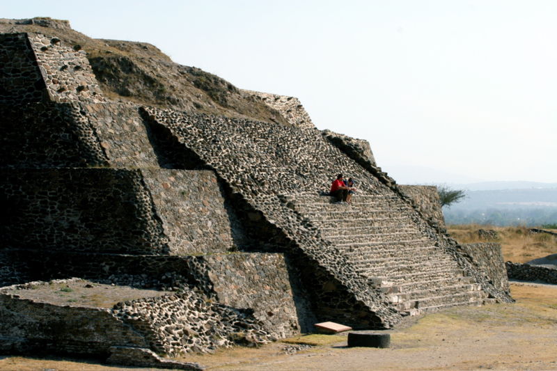 File:800px-Pirámide tula.jpg