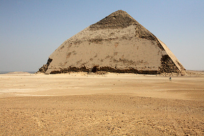 File:Dahshur piramide romboidale.jpg
