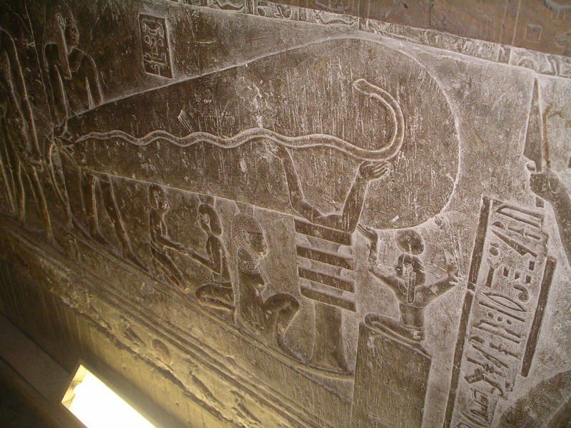 File:800px-Dendera light 002.jpg