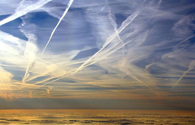 File:Chemtrail.jpg