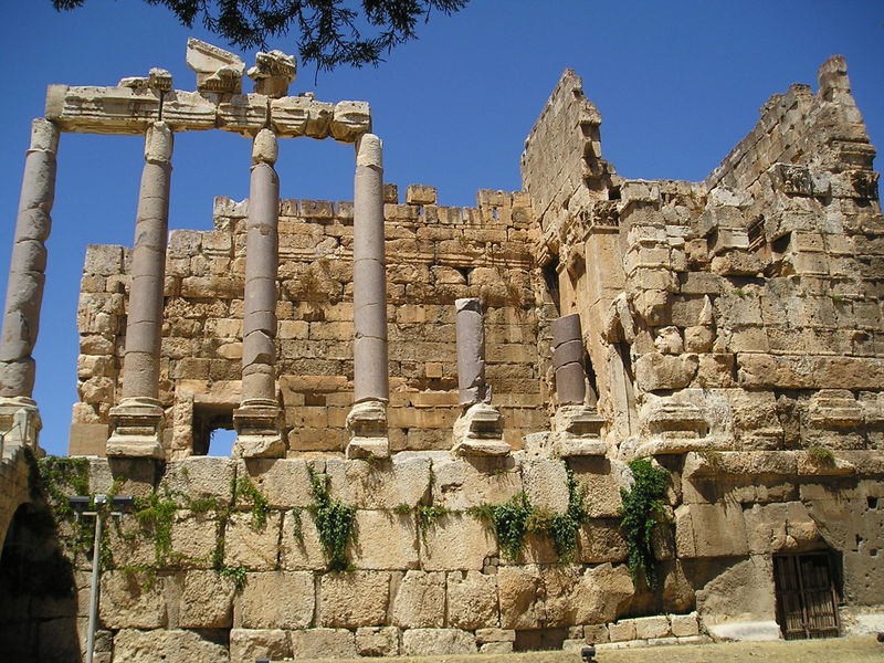 File:800px-BaalbekPropylaea.jpg