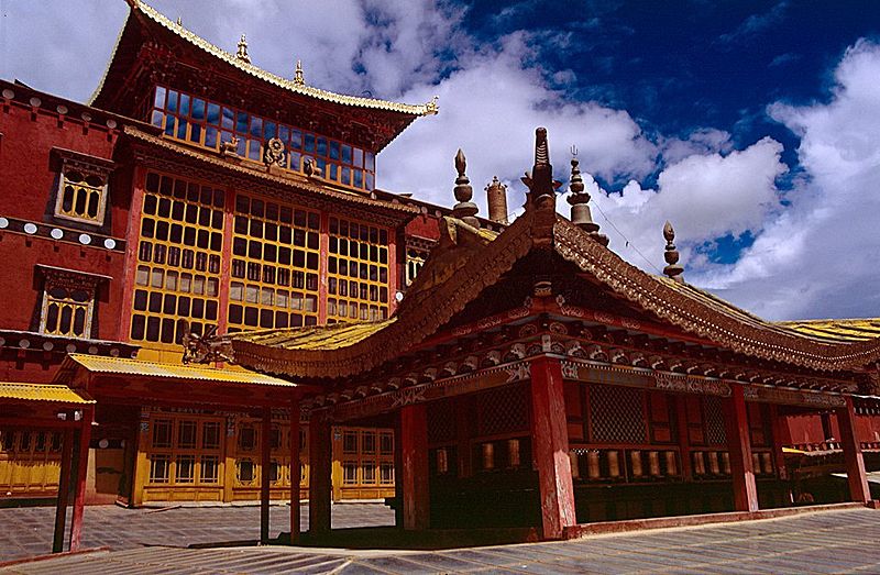 File:800px-Zhongdian-sumtseling-gompa-c04.jpg