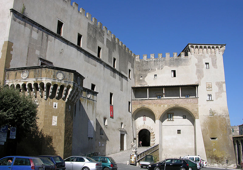 File:Pitigliano Palazzo Orsini.jpg