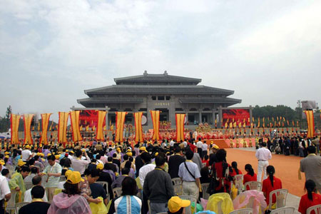 File:Worship at the Great Temple of Shennong-Yandi in Suizhou, Hubei.jpg