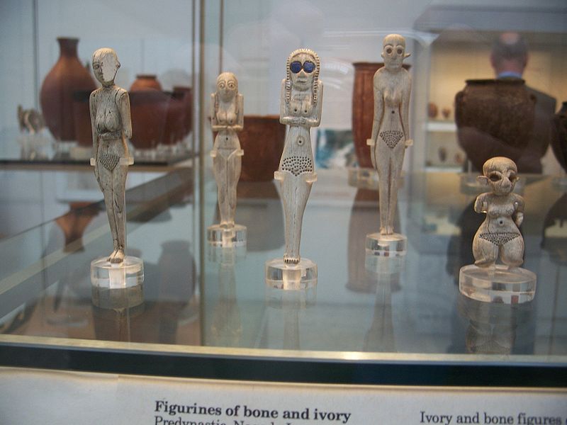 File:Figures d27ossos i ivory al museu britC3A0nic2C londres.jpg
