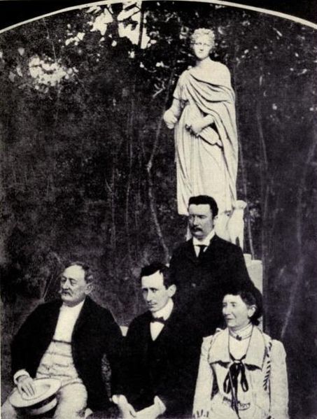 File:Famiglia-Marconi.jpg