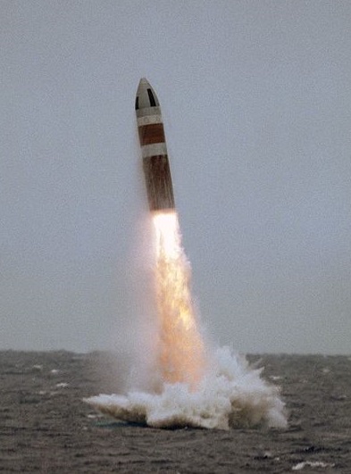 File:Poseidon C-3 launch from USS Will Rogers (SSBM-659) in 1986.jpeg