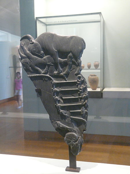 File:Palette-aux-taureaux.jpg