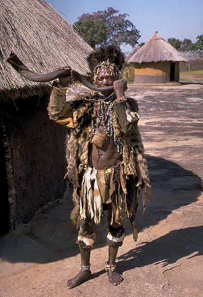 File:410px-Shona witch doctor (Zimbabwe).jpg