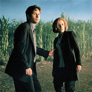 File:Fox Mulder Dana Scully X Files.jpg