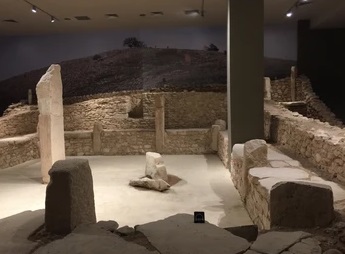 File:Stone-obelisk-nevali-cori-excavation-260nw-1424129714.jpg