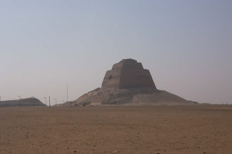 File:800px-Meidum Pyramide.jpg