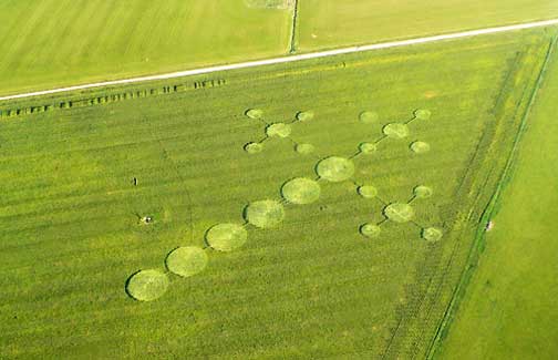File:AveburySept2008CrossAerialLo.jpg