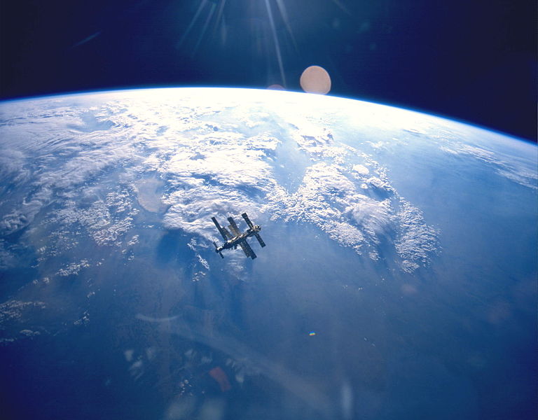File:Earth 26 Mir 28STS-7129.jpg