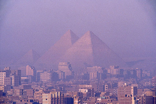 File:Giza-pyramids-soaring-above-500.jpg
