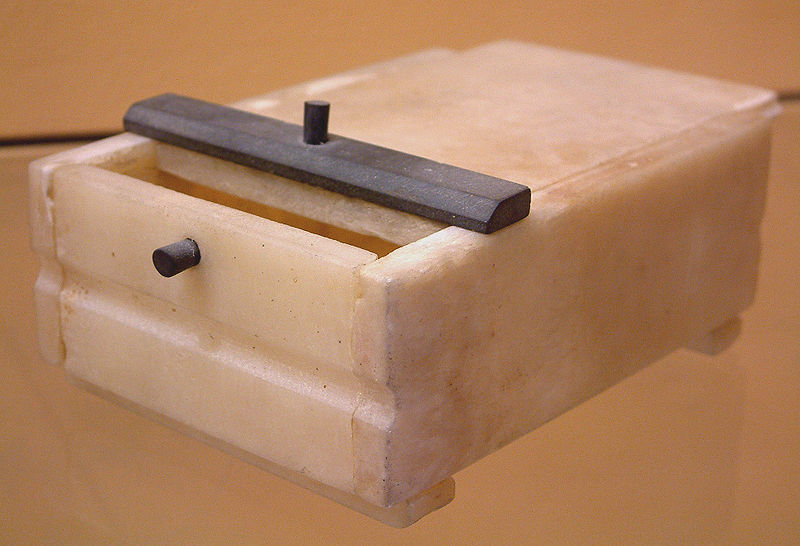 File:800px-Egypte louvre 247 coffret.jpg