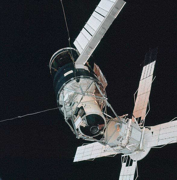 File:Skylab 3 flyaround.jpg