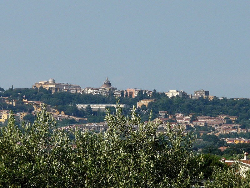 File:Castel Gandolfo da Cancelliera - Albano L..jpg