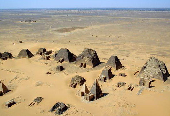 File:Sudan Meroe Pyramids 2001.jpg