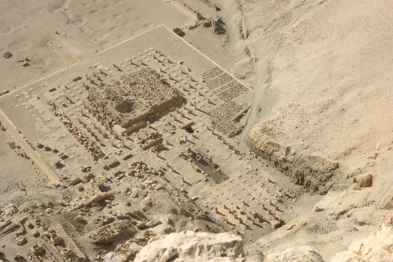 File:Tempio funerario di Montuhotep II.jpg