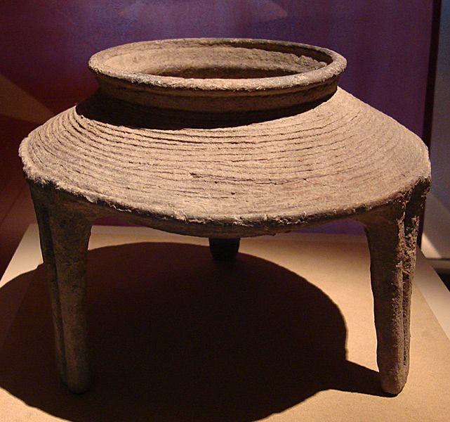 File:641px-CMOC Treasures of Ancient China exhibit - pottery ding.jpg