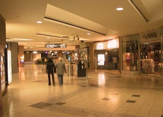 File:3672037-A glimpse at the underground city Toronto.jpg