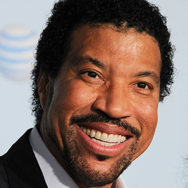 File:Lionel-richie-9457816-1-402.jpg