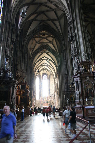 File:Saint-stephansdom-interior.jpg