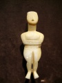 450px-Cycladic female figurine 2.jpg