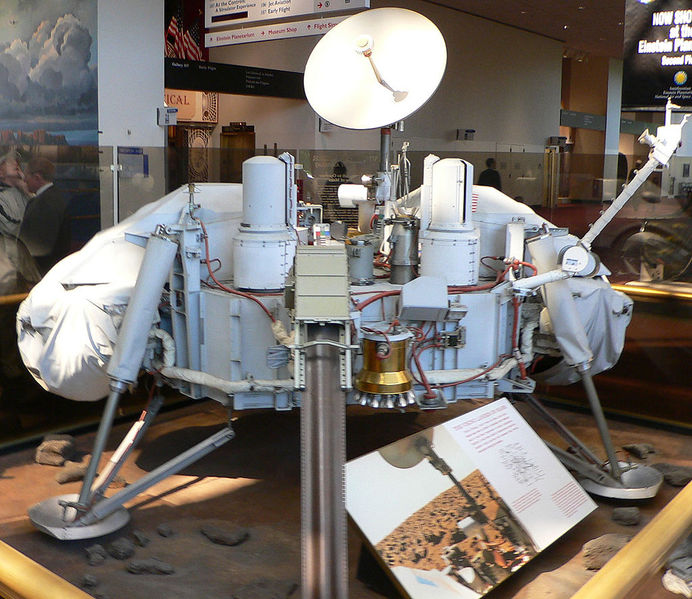 File:Viking lander model.jpg