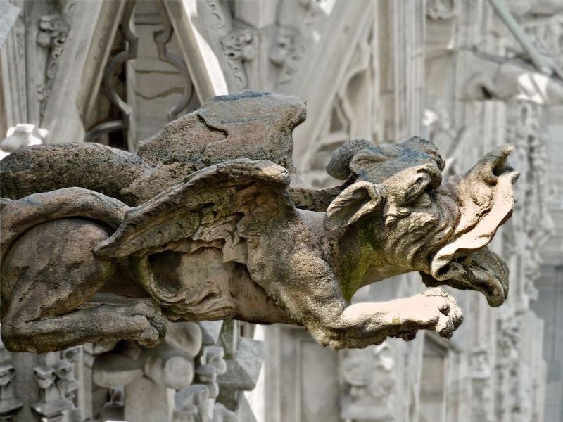 File:Il-mistero-dei-gargoyles-figure-demoniache-sul-duomo-di-milano-lifegate-min.jpg