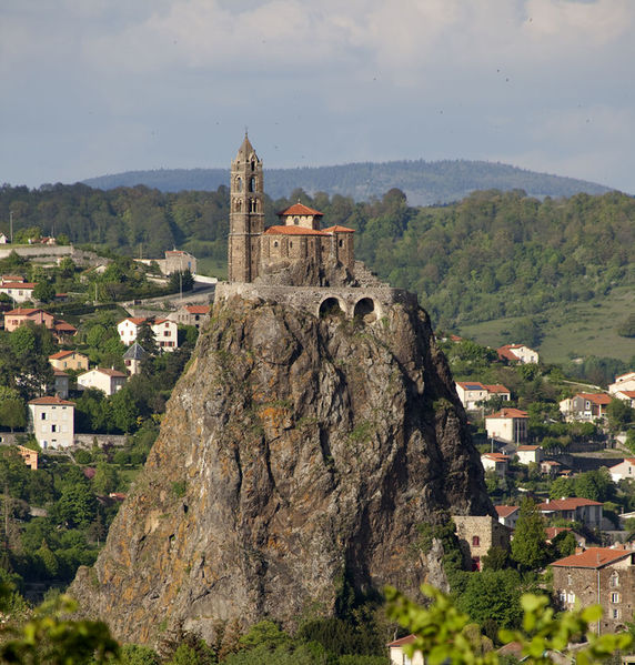 File:Le Puy-en-Velay, Église Saint-Laurent et Aiguilhe PM 48569.jpg