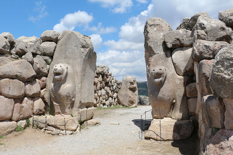 File:Lion Gate, Hattusa 01.jpg