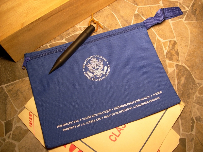 File:Diplomatic bag.jpg