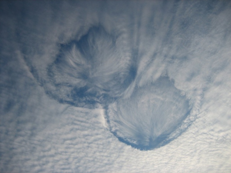 File:Strange clouds1.jpg