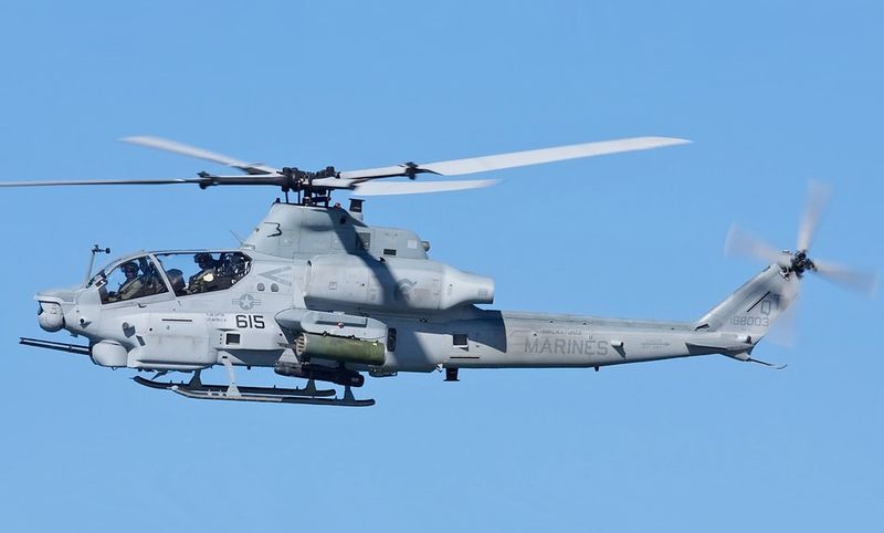 File:Bell USMC AH-1 Viper (cropped).jpg