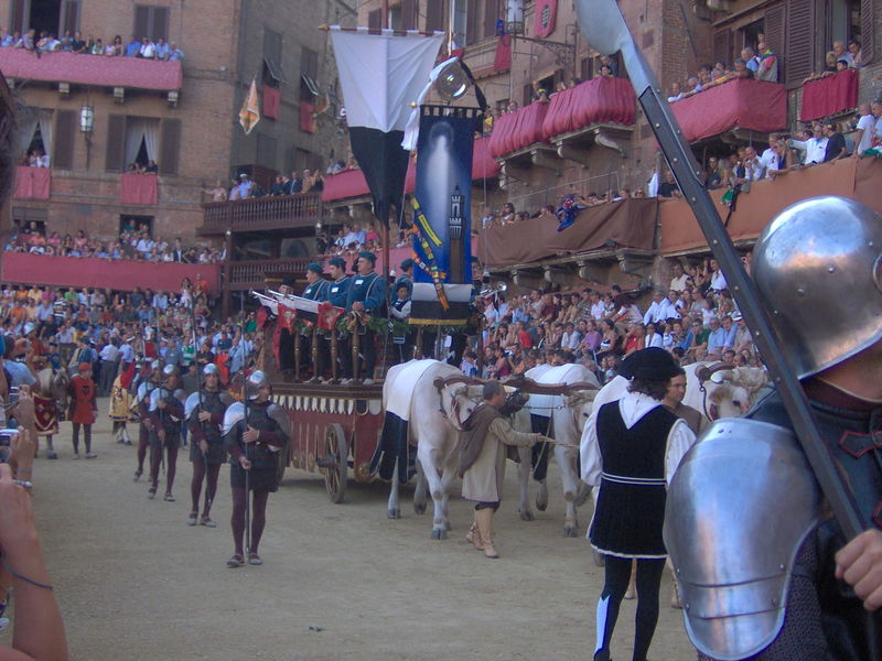 File:Palio - Carrocio.JPG