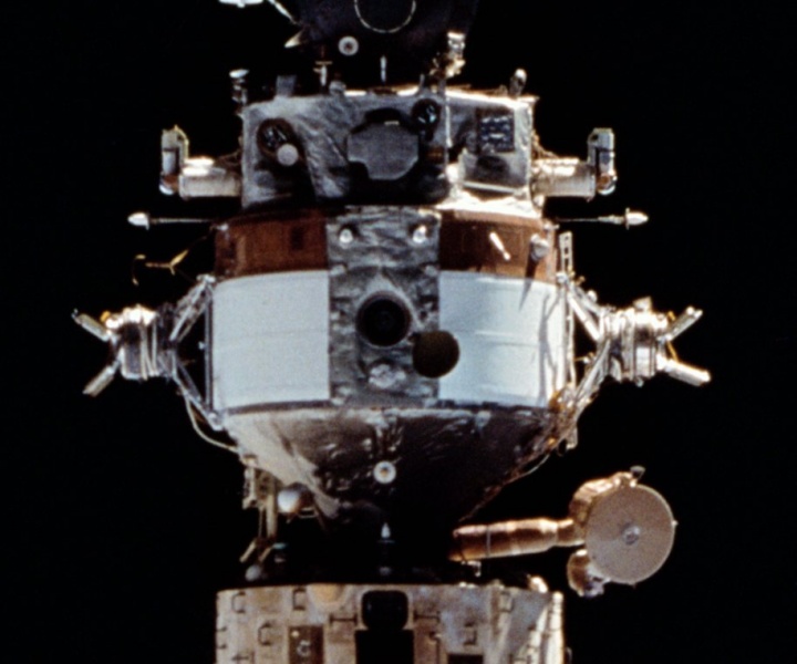 File:Kvant-1 (1995-02-06) cropped.jpg