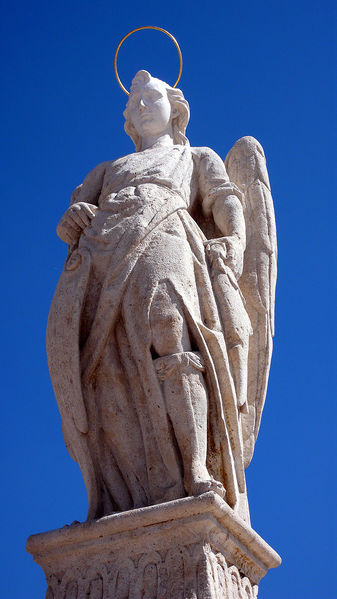 File:Statue de Saint Raphael 1.jpg
