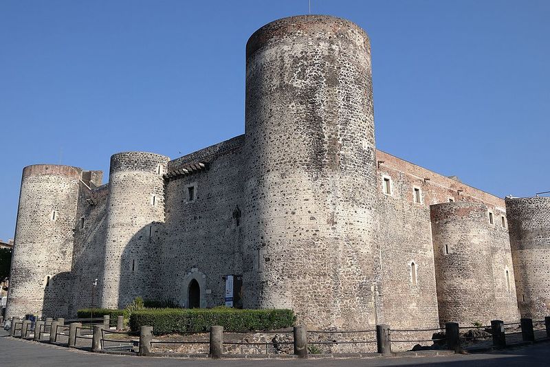 File:Catania Castello Ursino 03.jpg