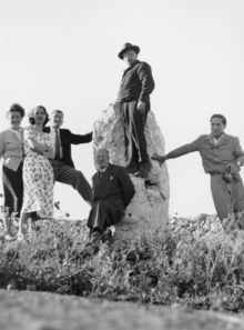 Ercole Contu (a destra) con gli archeologi Maria Teresa Amorelli, Tea Coco, Massimo Pallottino, Gennaro Pesce e Giovanni Lilliu in una foto del 1954 scattata durante gli scavi.