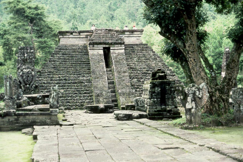 File:Indonesie-Java-Candi-Sukuh-3.jpg